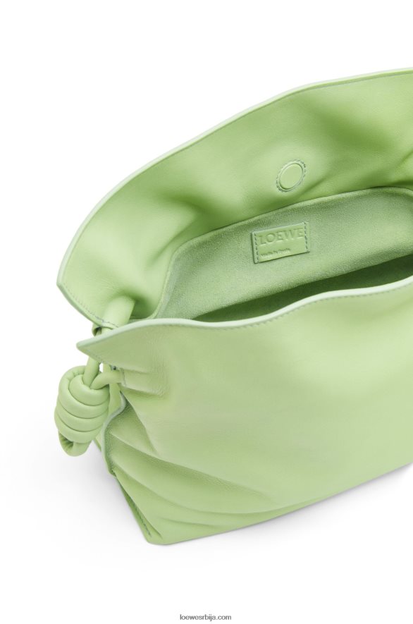 Loewe Жене фламенко квачило од напа телеће коже лиметно зелена глазура HJTY532