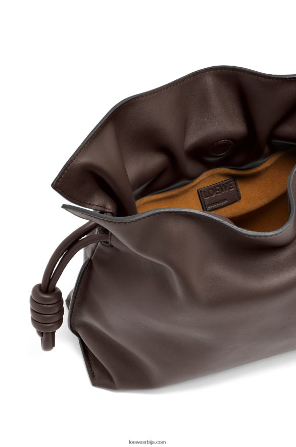Loewe Жене мини фламенко квачило од напа телеће коже чоколада HJTY555
