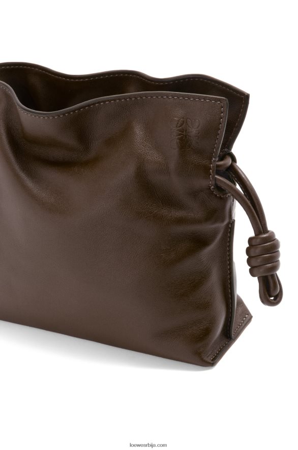Loewe Жене мини фламенко квачило од напа телеће коже чоколада HJTY555