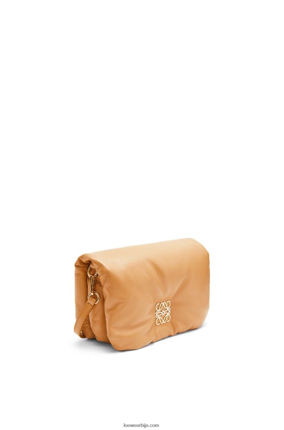 Loewe Жене мини пуффер гоиа торба од сјајне напа јагњеће коже Камила HJTY245