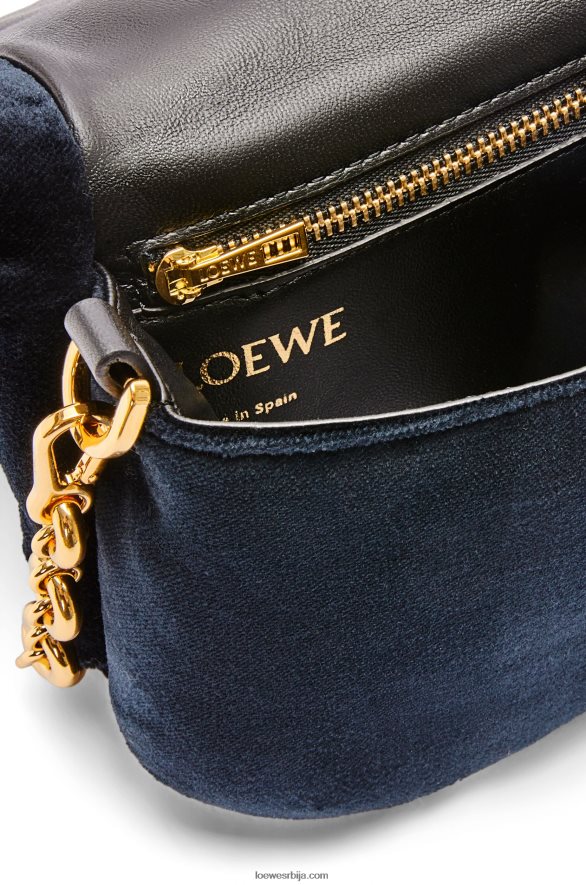 Loewe Жене мини пуффер гоиа торба од сомота тамно плава HJTY250