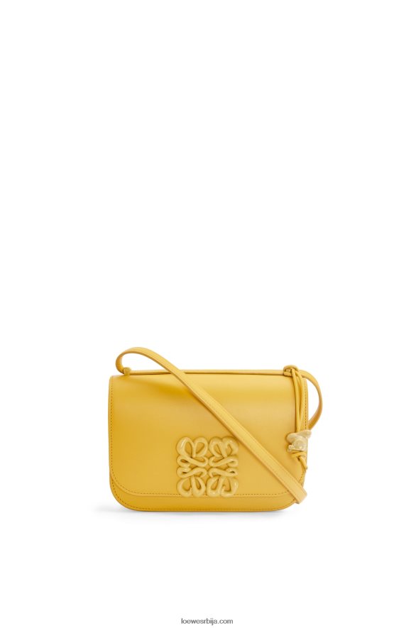 Loewe Жене мала гоја торба од свилене телеће коже бледожута глазура HJTY263