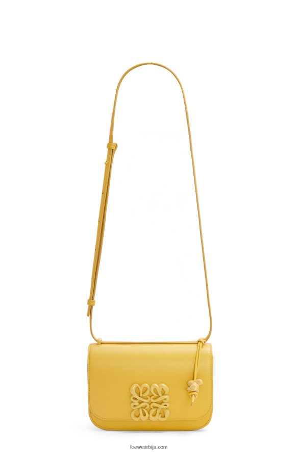 Loewe Жене мала гоја торба од свилене телеће коже бледожута глазура HJTY263