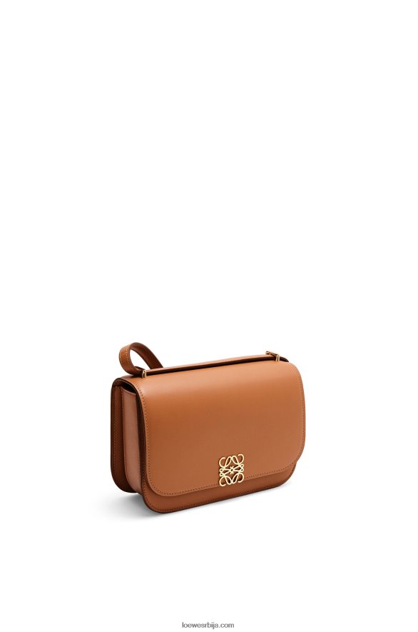 Loewe Жене мала гоја торба од свилене телеће коже тан HJTY280