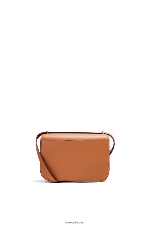 Loewe Жене мала гоја торба од свилене телеће коже тан HJTY280