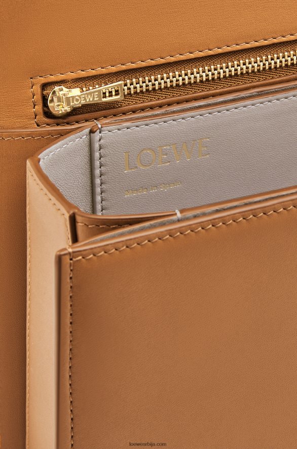 Loewe Жене гоја торба од свилене телеће коже топла пустиња HJTY300