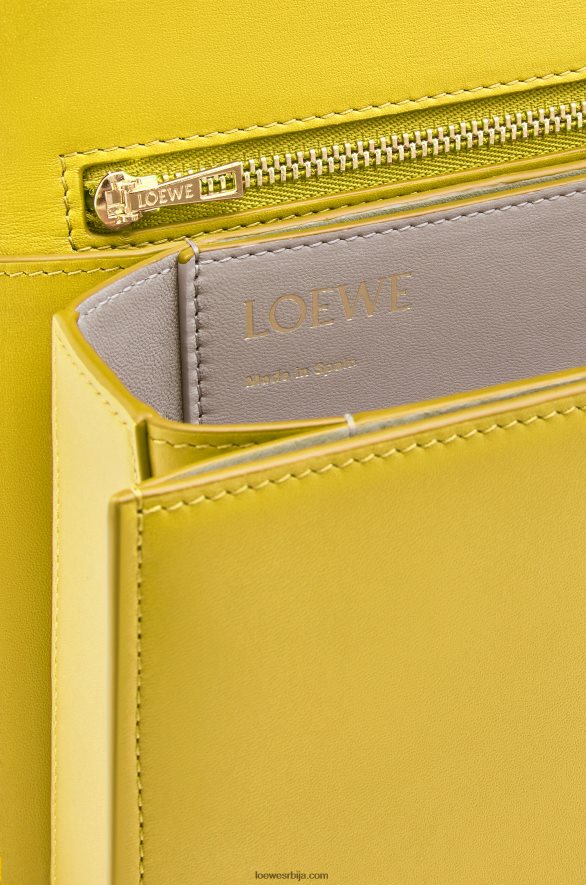 Loewe Жене гоја торба од свилене телеће коже жута HJTY302