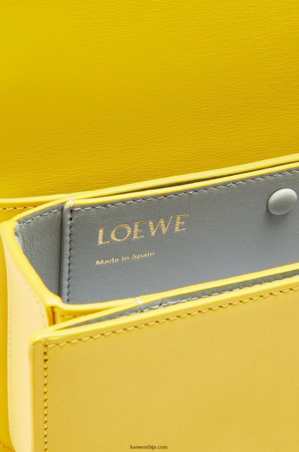 Loewe Жене мала гоја торба од свилене телеће коже жута HJTY304