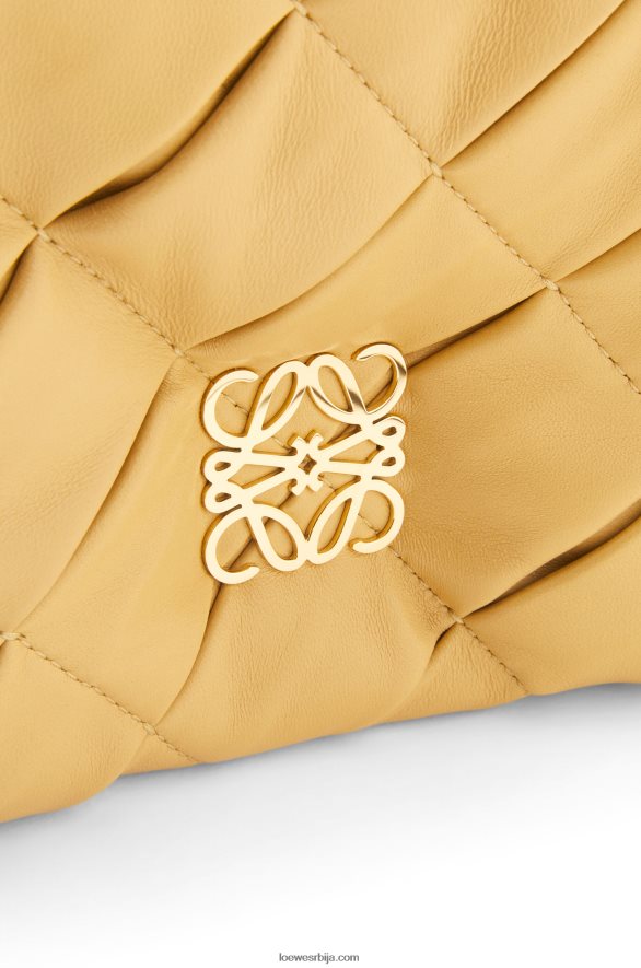 Loewe Жене пуффер гоиа у набраној сјајној напа јагњећој кожи тамни путер HJTY381