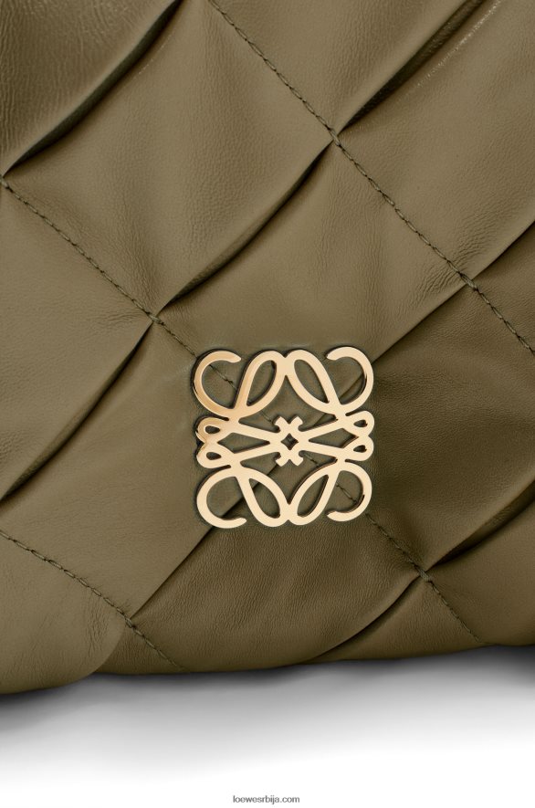 Loewe Жене пуффер гоиа у набраној сјајној напа јагњећој кожи тамно каки зелена HJTY382