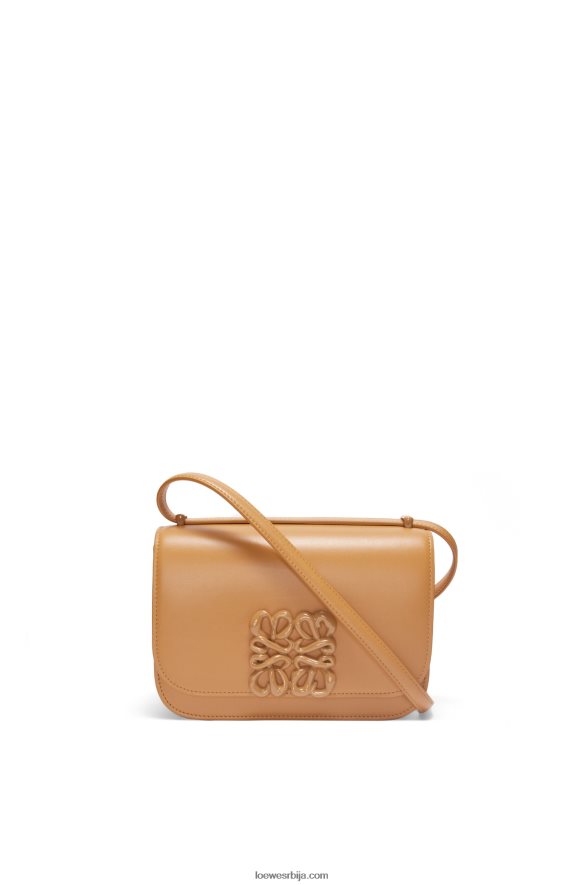 Loewe Жене мала гоја торба од свилене телеће коже топла пустиња HJTY455