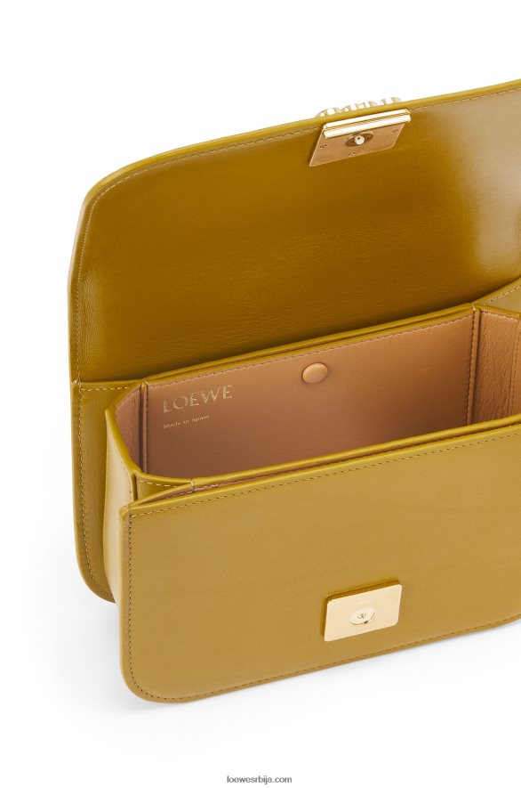 Loewe Жене мала гоја торба од свилене телеће коже окер HJTY496