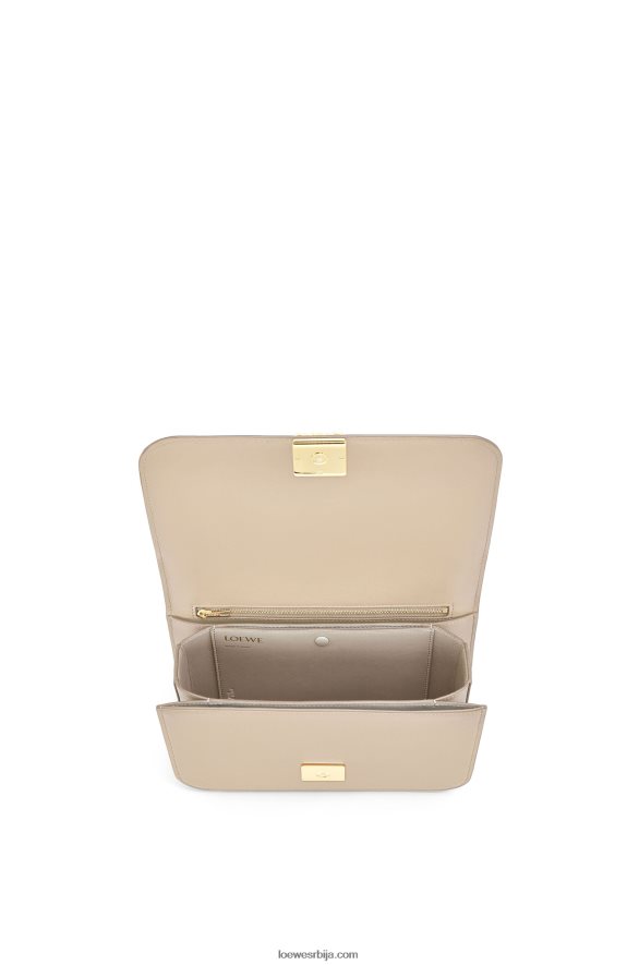Loewe Жене гоја торба од свилене телеће коже светлосни дух HJTY546