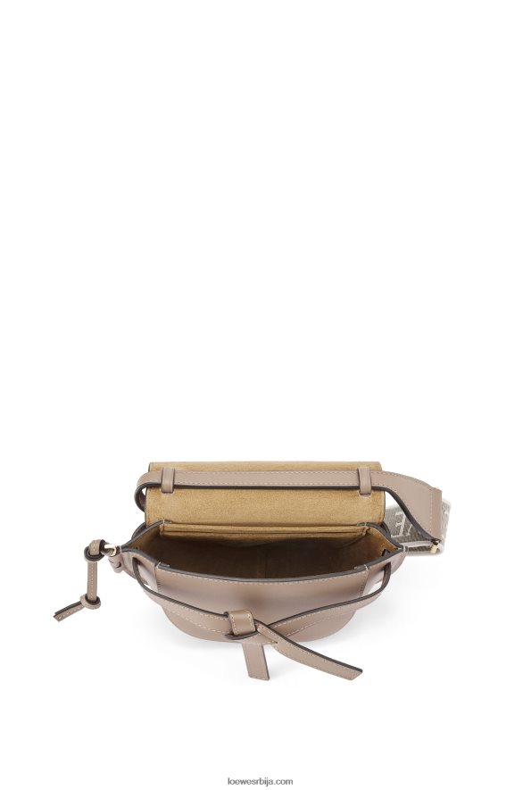 Loewe Жене мини гате дупла торба од меке телеће коже и жакарда песак HJTY218