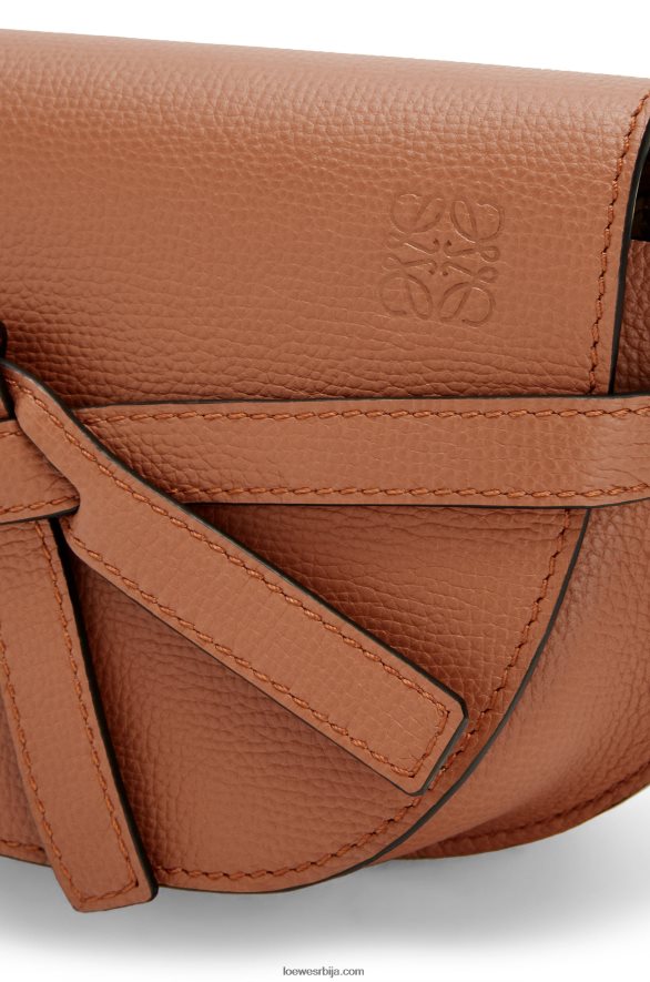 Loewe Жене мини гате дупла торба од телеће коже од шљунчаног зрна тан HJTY237