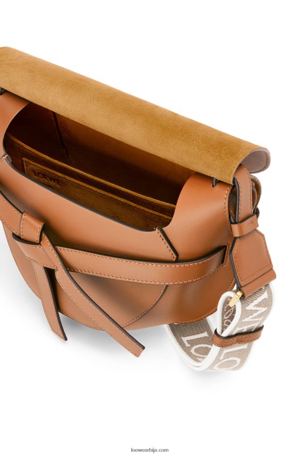 Loewe Жене мала капија торба од меке телеће коже и жакарда тан HJTY254