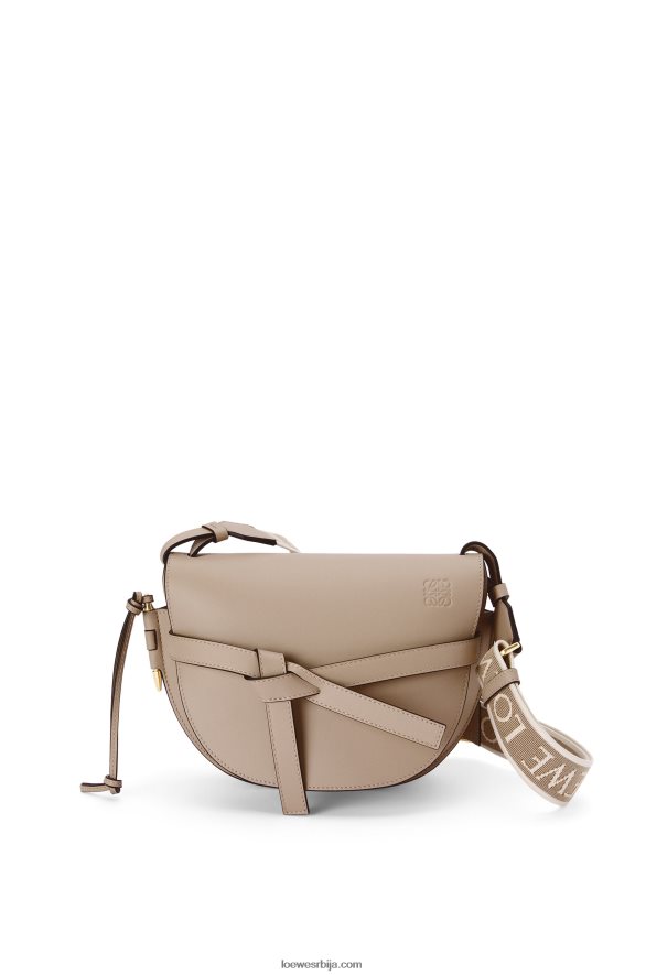 Loewe Жене мала капија торба од меке телеће коже и жакарда песак HJTY255