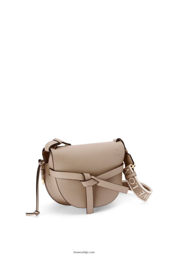 Loewe Жене мала капија торба од меке телеће коже и жакарда песак HJTY255