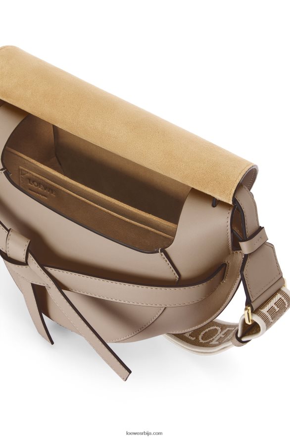 Loewe Жене мала капија торба од меке телеће коже и жакарда песак HJTY255