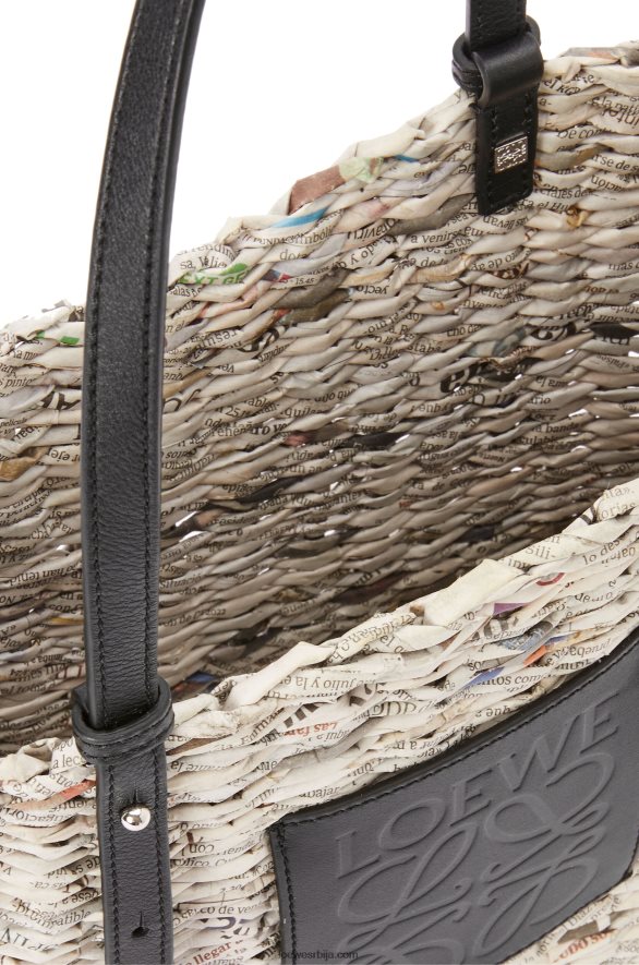 Loewe Жене мала новинска четвртаста корпа торба од папира и телеће коже црна/вишебојна HJTY100