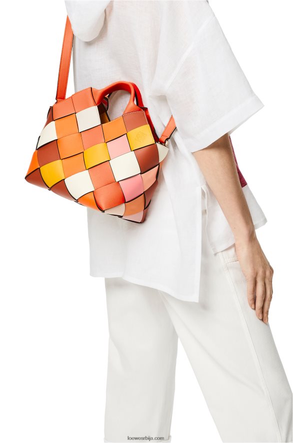 Loewe Жене мала сувишна кожна плетена корпа торба од телеће коже наранџаста HJTY102