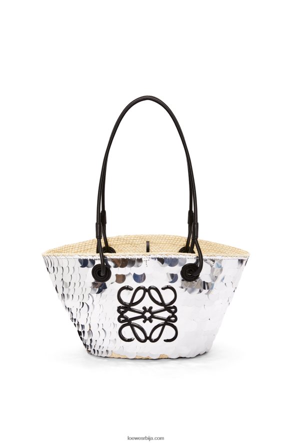 Loewe Жене мала анаграмска корпа од шљокица ираца палме и телеће коже сребро HJTY109