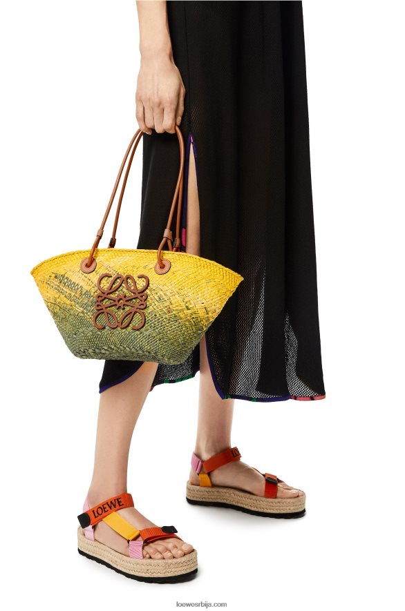Loewe Жене мала анаграм торба за корпе од ираца палме и телеће коже каки зелено/жуто HJTY64