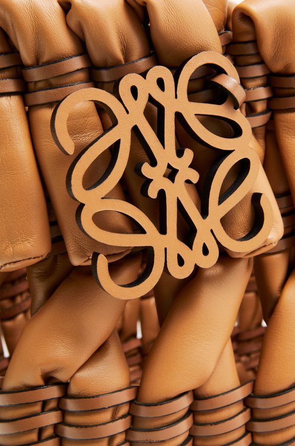 Loewe Жене мала цеваста корпа од напа јагњеће коже топла пустиња HJTY93