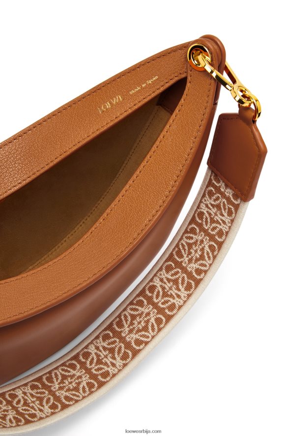 Loewe Жене мала луна торба од сатенске телеће коже и жакарда пецан HJTY452