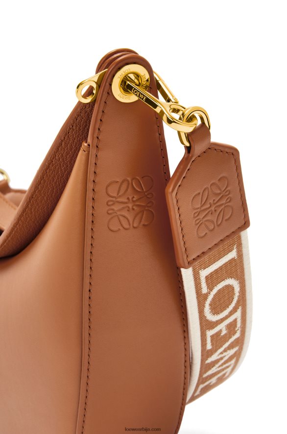 Loewe Жене мала луна торба од сатенске телеће коже и жакарда пецан HJTY452