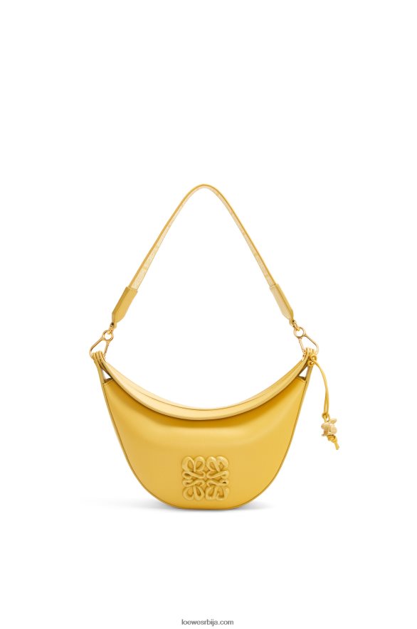 Loewe Жене мала луна у сатенској телећој кожи бледожута глазура HJTY454