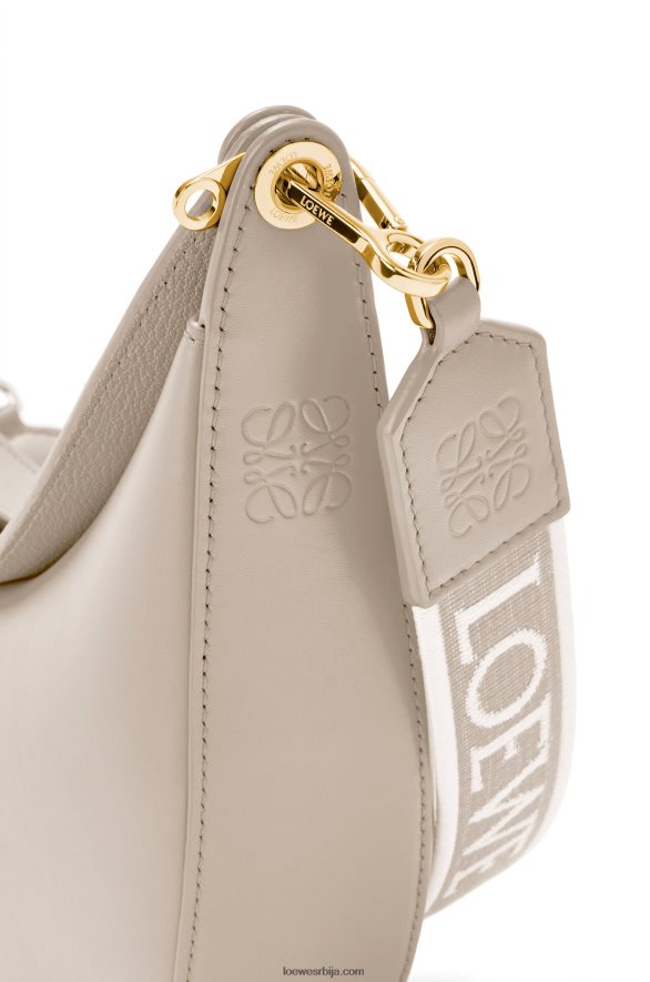Loewe Жене мала луна торба од сатенске телеће коже и жакарда лагани зоб HJTY475