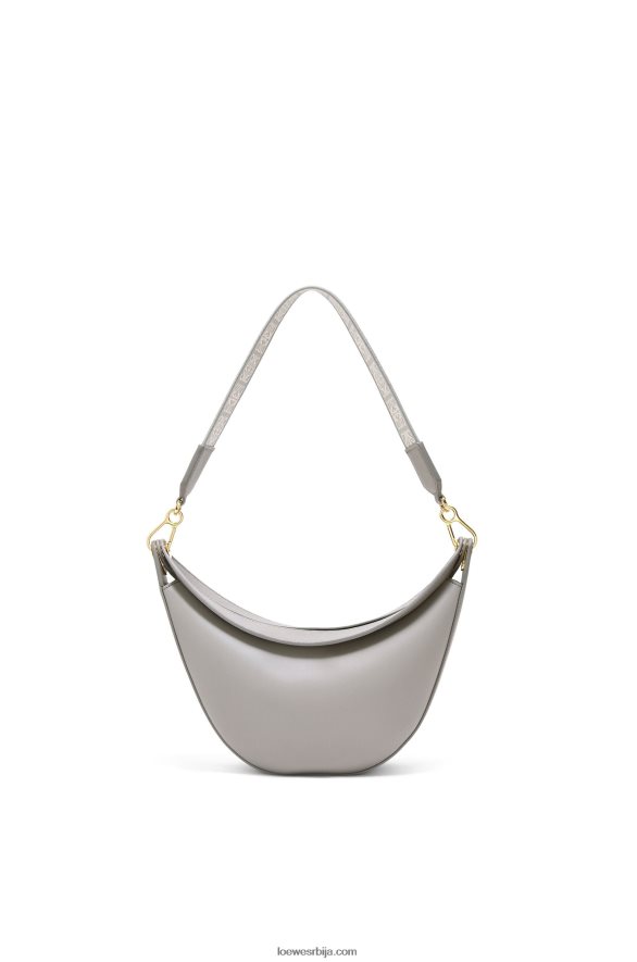 Loewe Жене мала луна торба од сатенске телеће коже и жакарда бисерно сива HJTY476