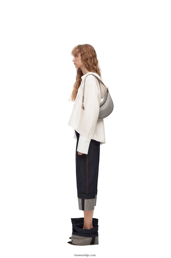 Loewe Жене мала луна торба од сатенске телеће коже и жакарда бисерно сива HJTY476