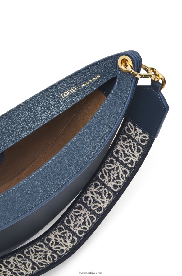 Loewe Жене мала луна торба од сатенске телеће коже и жакарда оникс плави HJTY482