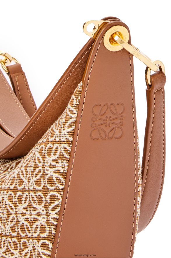 Loewe Жене мала луна торба од анаграм жакарда и класичне телеће коже тан/пецан HJTY492