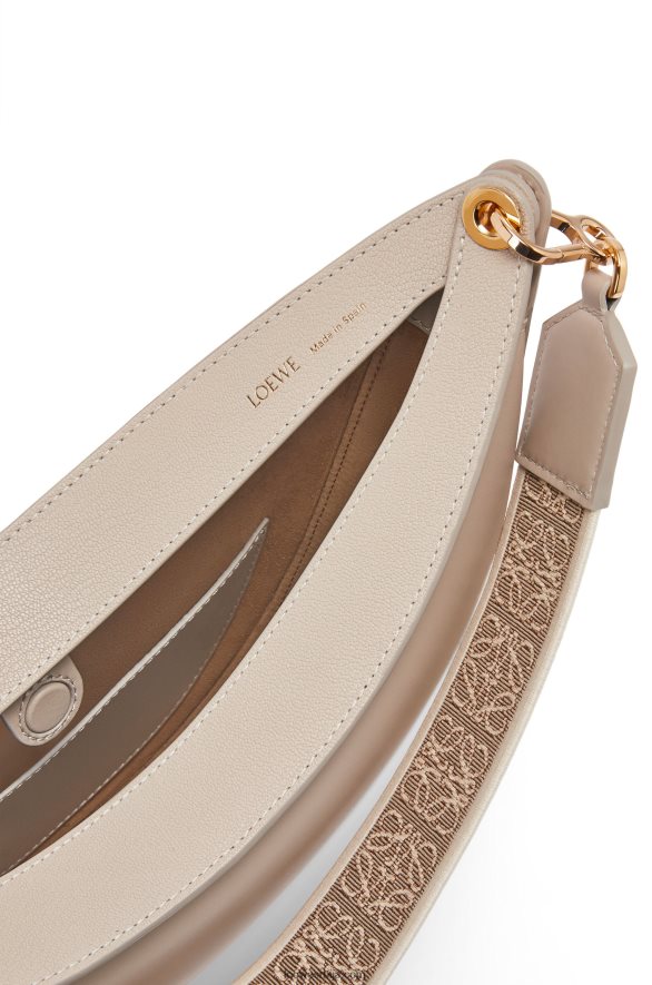 Loewe Жене луна торба од сатенске телеће коже и жакарда лагани зоб HJTY522
