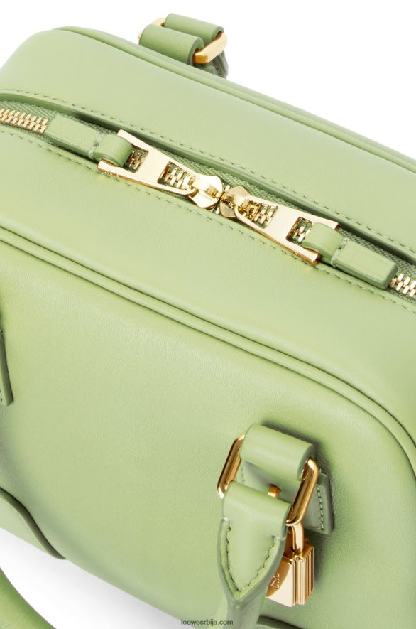 Loewe Жене Амазона 16 квадратна торба од напа телеће коже светло бледо зелена HJTY137
