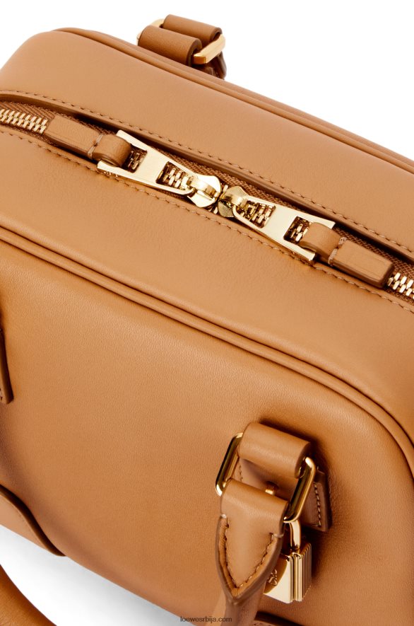Loewe Жене Амазона 16 квадратна торба од напа телеће коже топла пустиња HJTY164