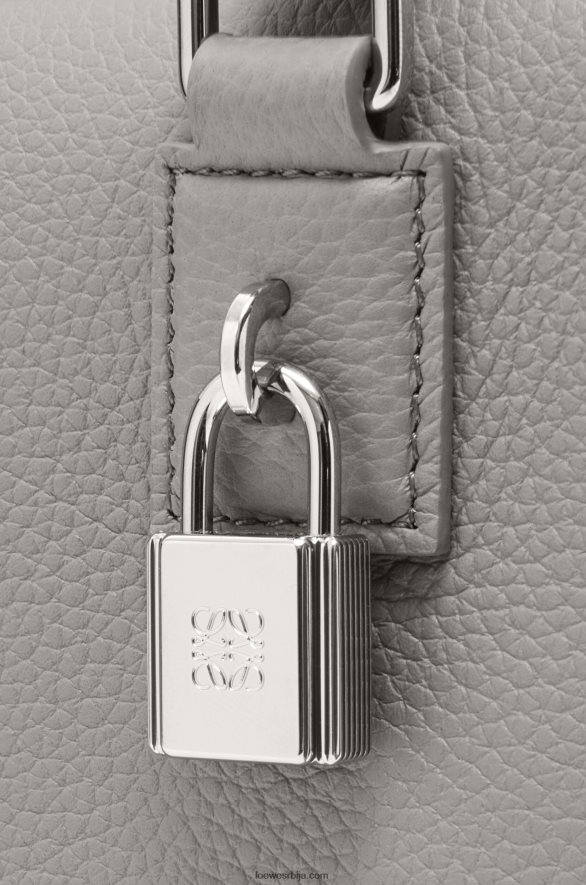 Loewe Жене Амазона 23 торба од мекане телеће коже бисерно сива HJTY133