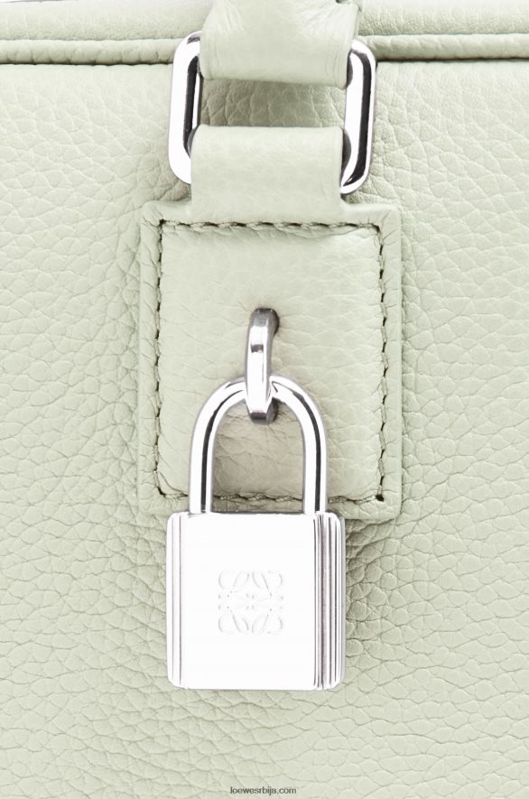 Loewe Жене Амазона 23 торба од мекане телеће коже светли селадон HJTY135