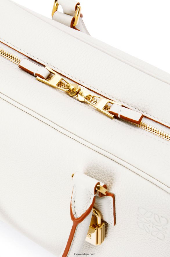 Loewe Жене Амазона 23 торба од мекане телеће коже мека бела HJTY151