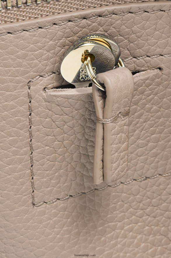 Loewe Жене Амазона 23 торба од мекане телеће коже песак HJTY154