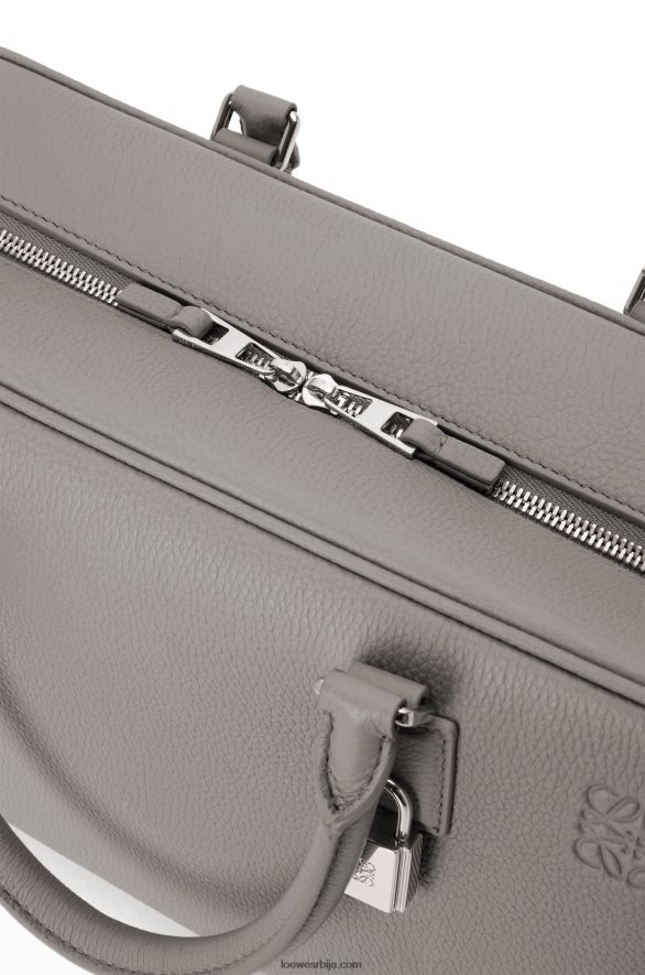 Loewe Жене Амазона 28 торба од мекане телеће коже бисерно сива HJTY134