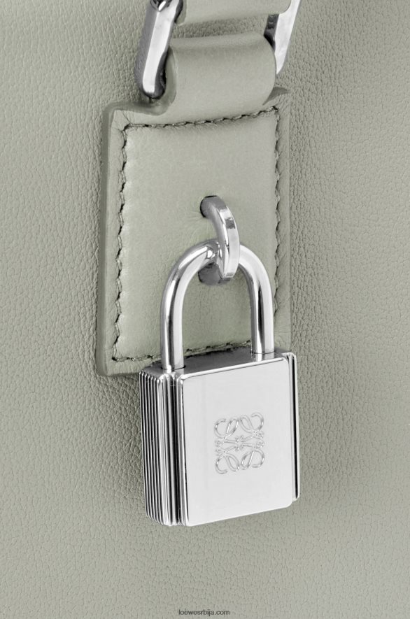 Loewe Жене Амазона 28 торба од напа телеће коже пепељасто сива HJTY136