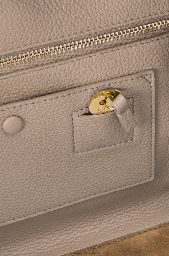 Loewe Жене Амазона 28 торба од мекане телеће коже песак HJTY153