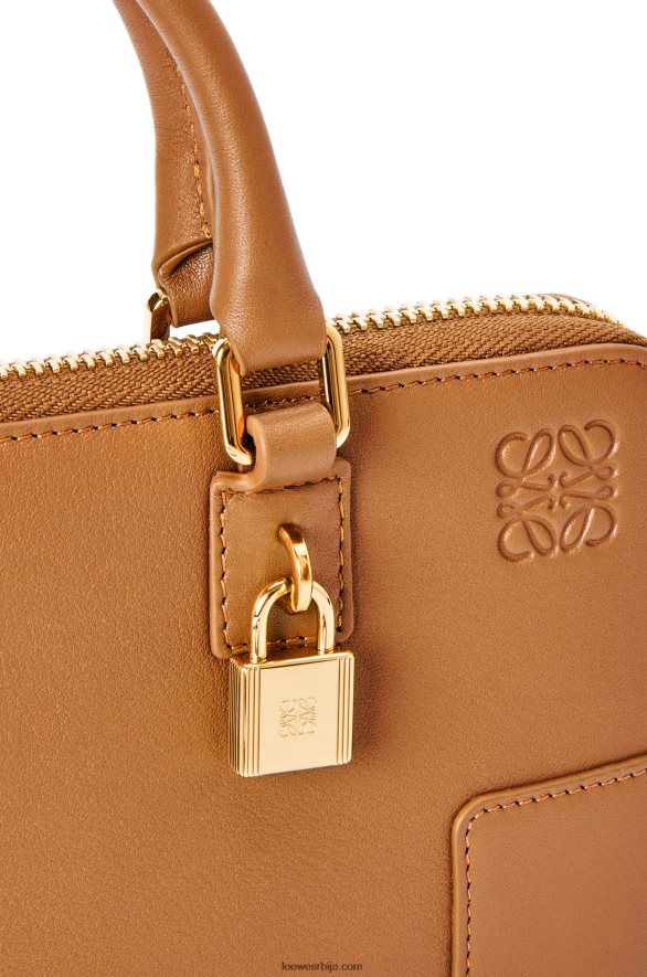 Loewe Жене амазона торбица од напа телеће коже топла пустиња HJTY282