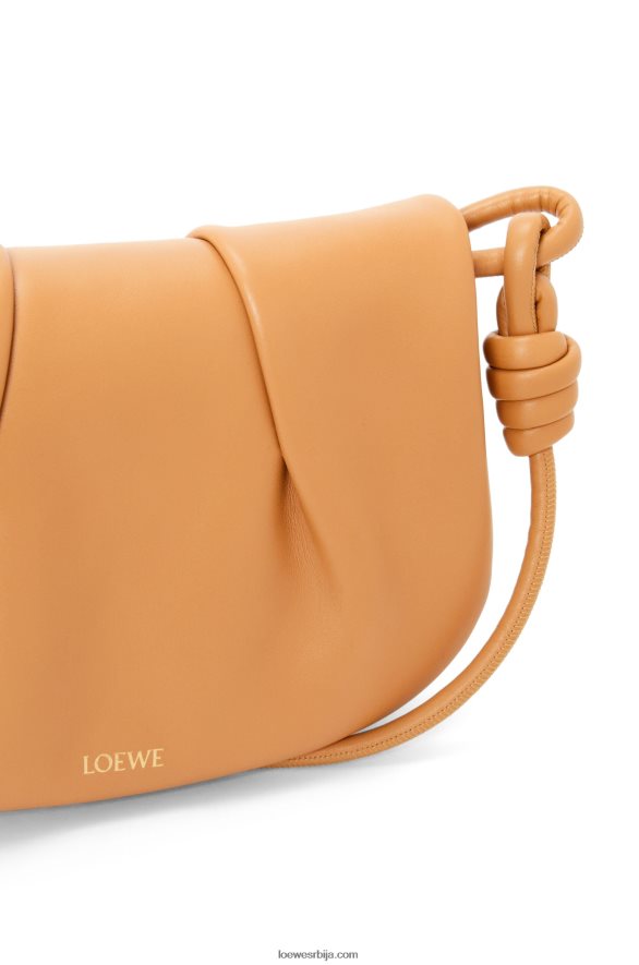 Loewe Жене пасео торба од сјајне напа телеће коже топла пустиња HJTY334