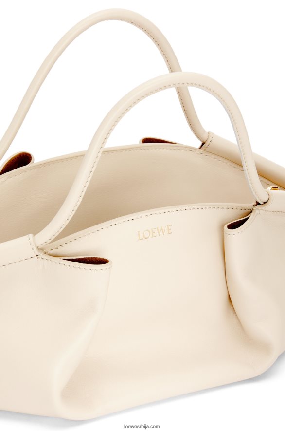 Loewe Жене мала пасео торба од сјајне напа телеће коже ангора HJTY345