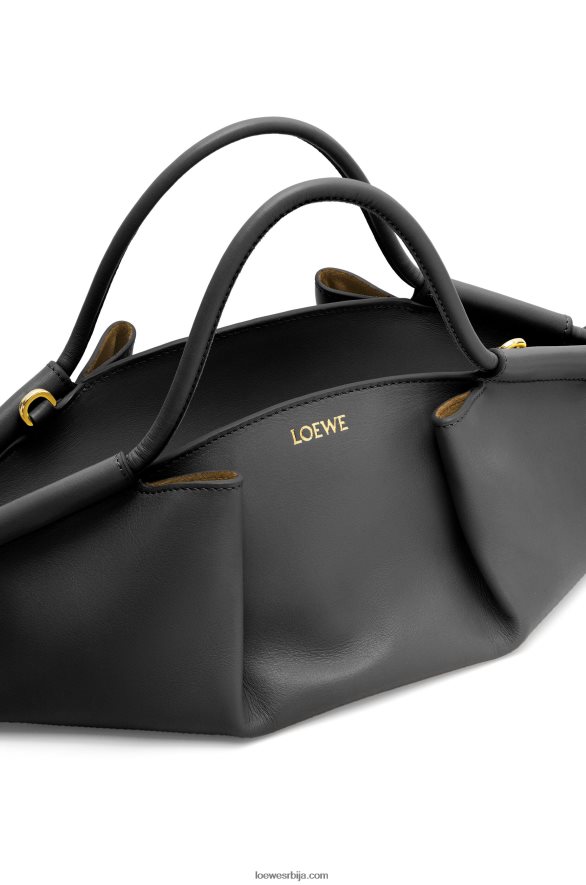 Loewe Жене мала пасео торба од сјајне напа телеће коже црн HJTY347